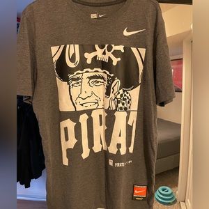 Mens Large Pittsburgh Pirates tshirt